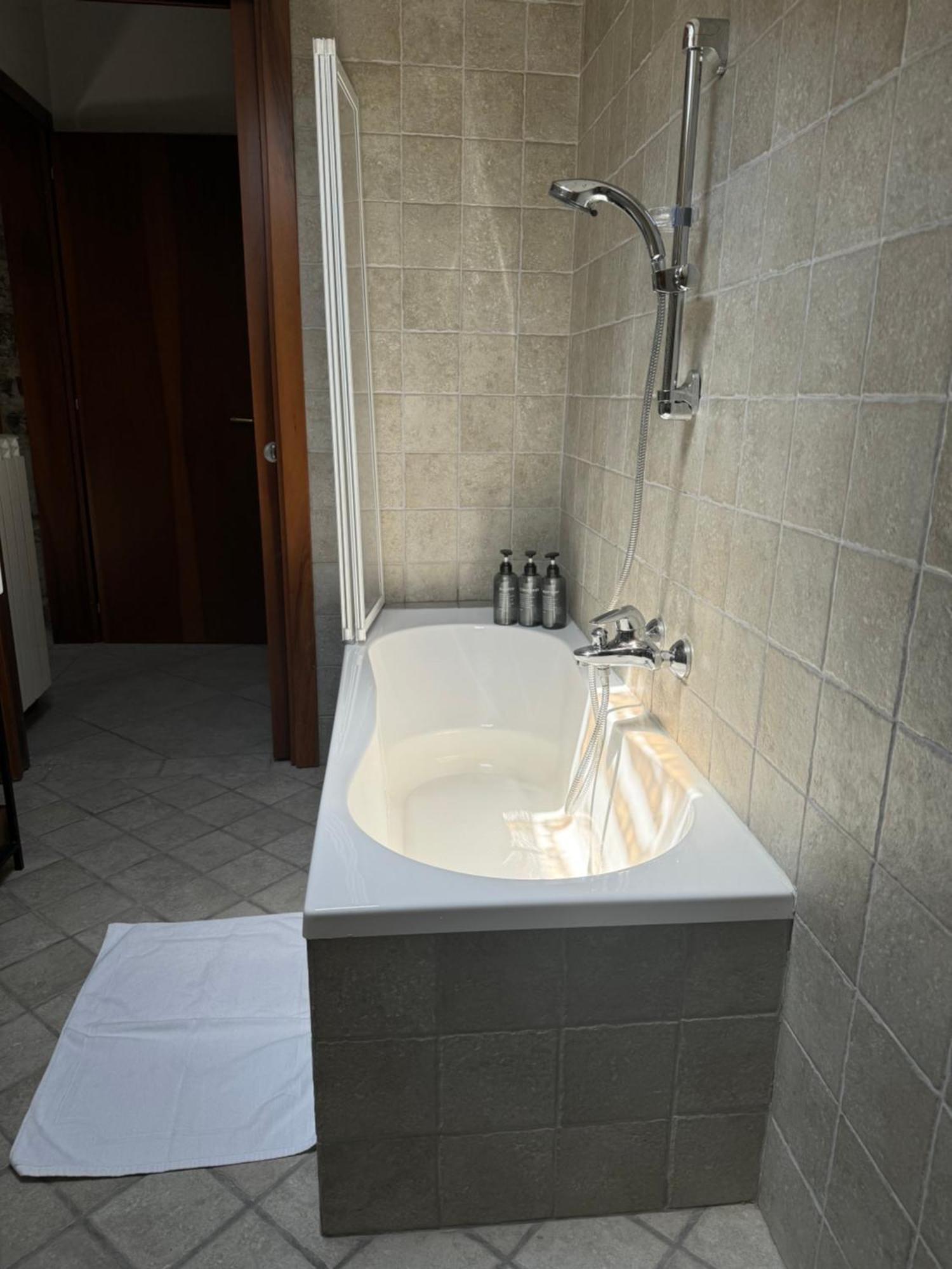 Lex 4 Sauna -Trieste Center Luaran gambar